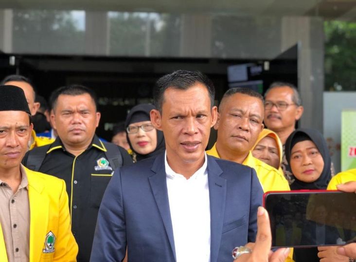 Keluarga Besar Partai...