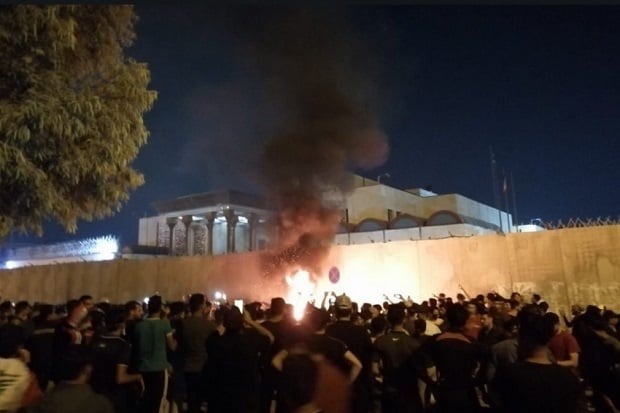 Demonstran Irak Mengamuk,...
