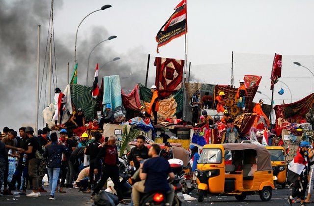 Abaikan PM Irak, Ribuan...