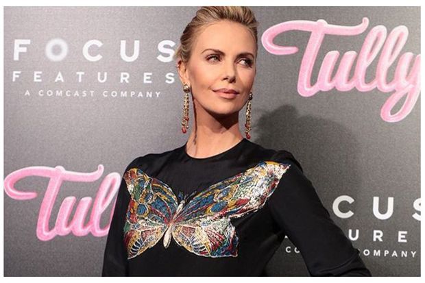 Charlize Theron Raih...