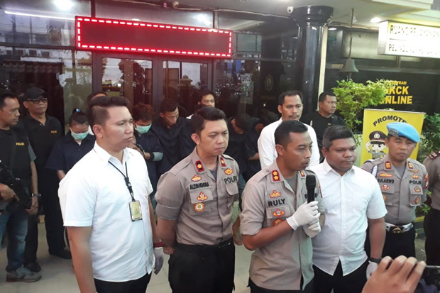 Enam Kawanan Pencuri...