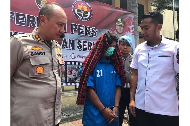 Gigit Tangan Pelaku,...