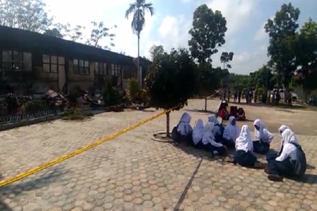 Sekolah Terbakar, Siswa...