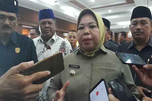 Bupati Kobar Nurhidayah...