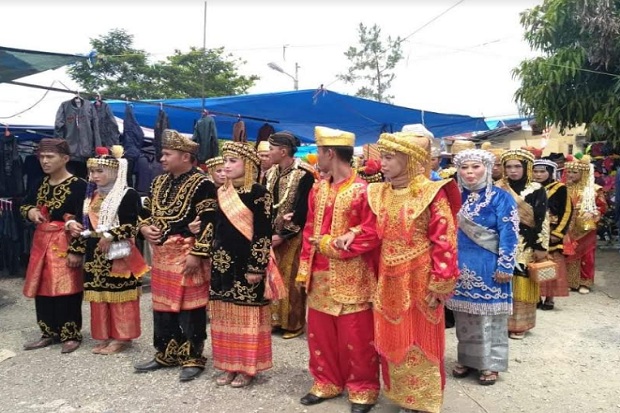 15 Pasangan Nikah Massal...