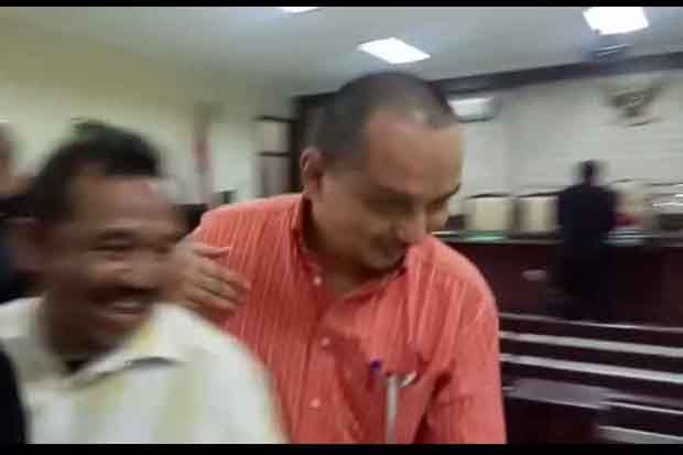 Sidang Perdana Korupsi...