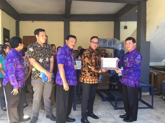Pemkab Klungkung Terima...