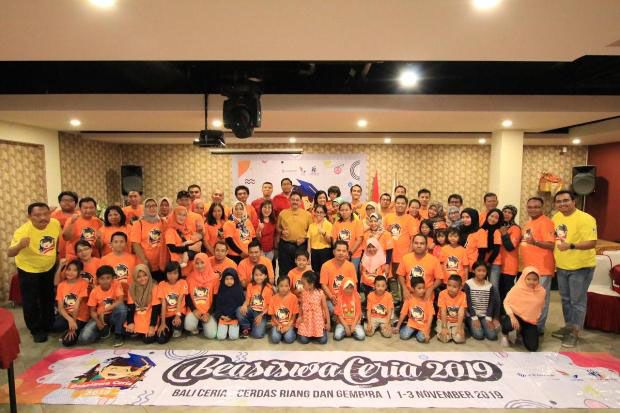 FIFGROUP Berikan Beasiswa...