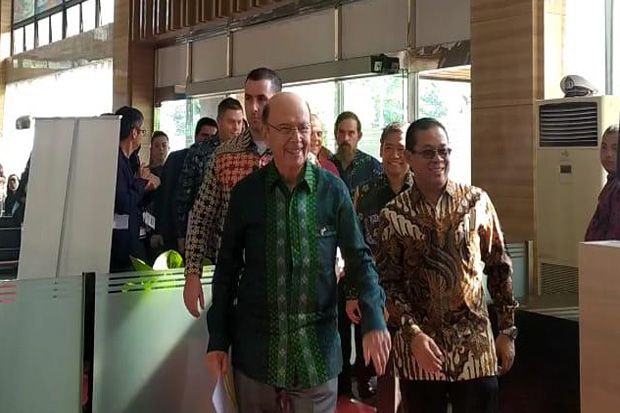 Bahas Masalah Pesawat,...