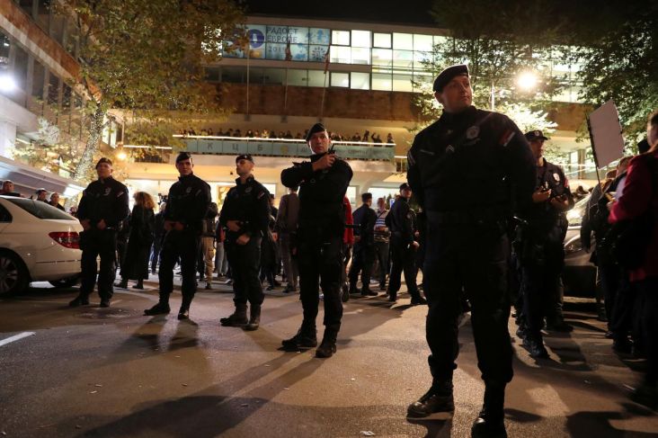 Demonstran Serbia Paksa...