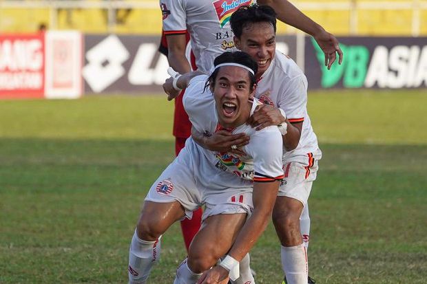Imbangi Semen Padang,...