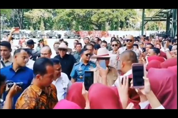 Sambut Prabowo, Lagu...