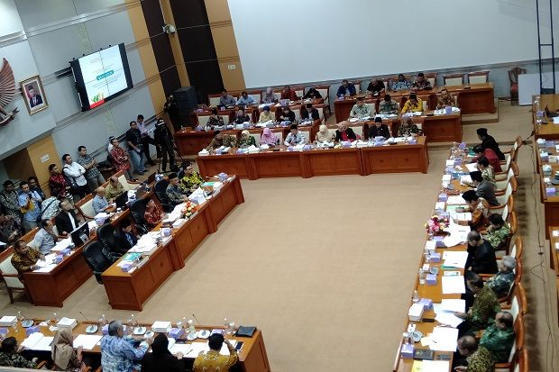 Rapat Dimulai, DPR Langsung...