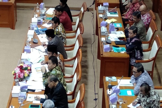 Pemaparan di Komisi...