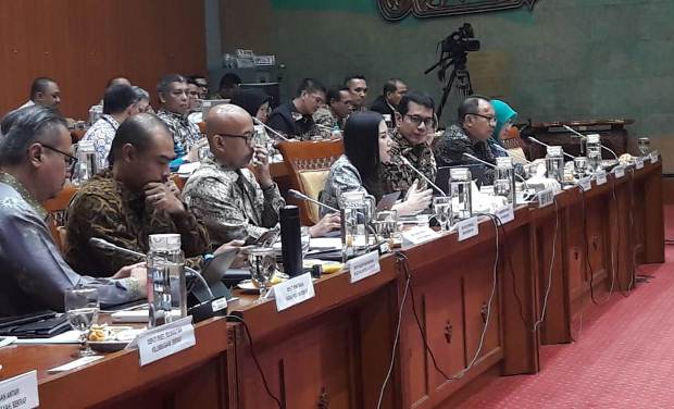 Pimpin Raker DPR-Kemenparekraf,...