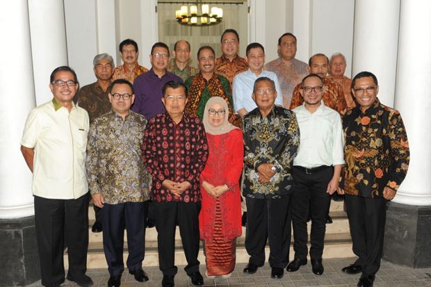 Undang Makan Malam,...