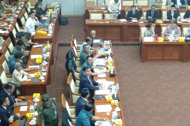 Prabowo Datang ke Komisi...