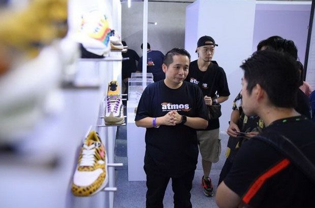 Sajikan Sepatu Langka,...