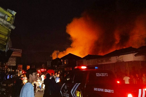 Api di Pasar Baros Berhasil...