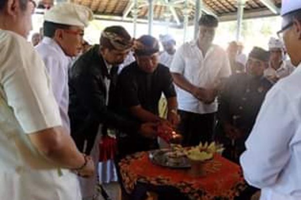 Bupati Suwirta Buka...
