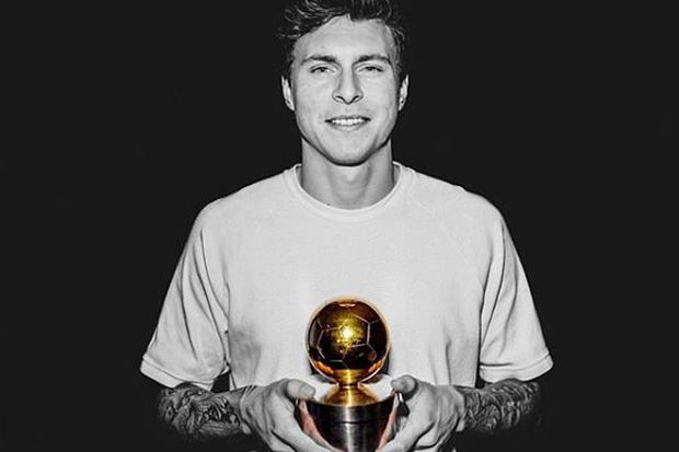 Victor Lindelof Rebut...