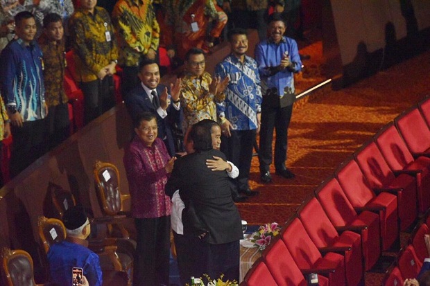 Surya Paloh Rangkulan...