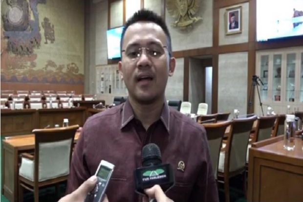 Anggota DPR Mufti Anam...