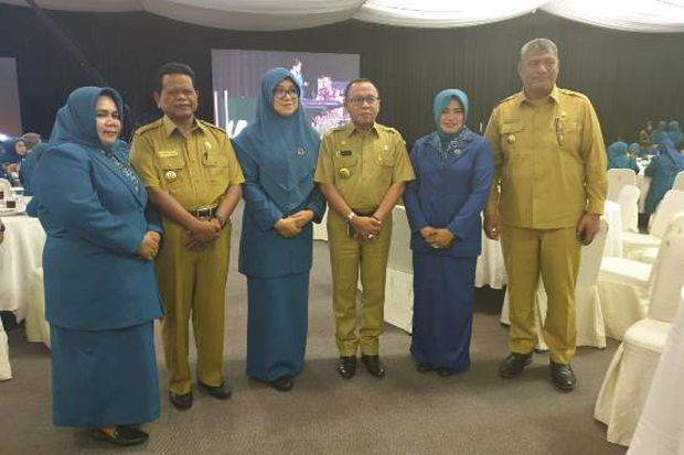Bupati dan Ketua PKK...