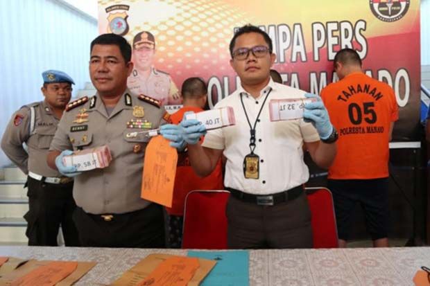 Curi Uang di ATM Ratusan...