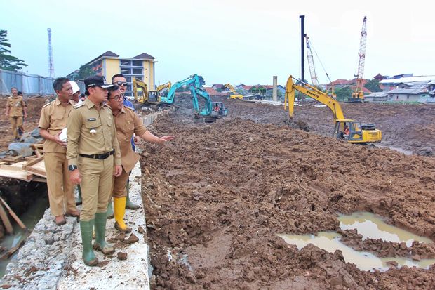 Pembangunan Proyek Solusi...