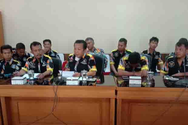 Masyarakat Desak DPRD...