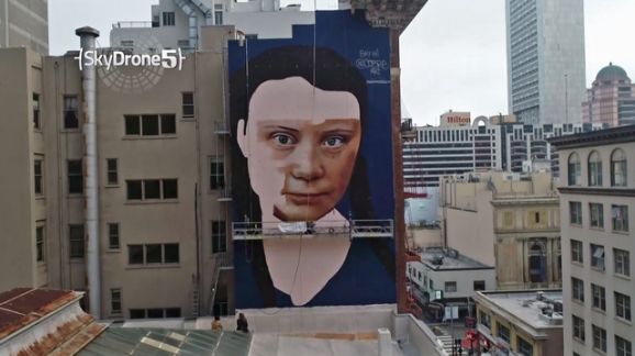 Mural Raksasa Greta...
