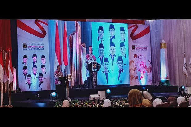 Hadiri Rakornas PKS,...