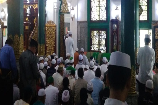 Ribuan Pelayat Iringi...