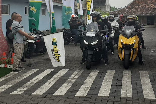 Rangkul Komunitas Motor,...