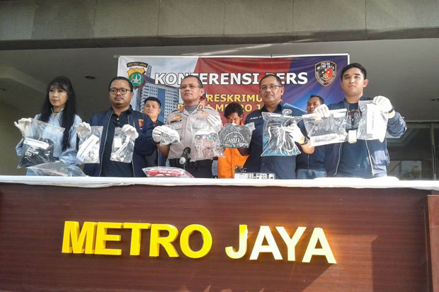 Pelaku Teror Penyiraman...