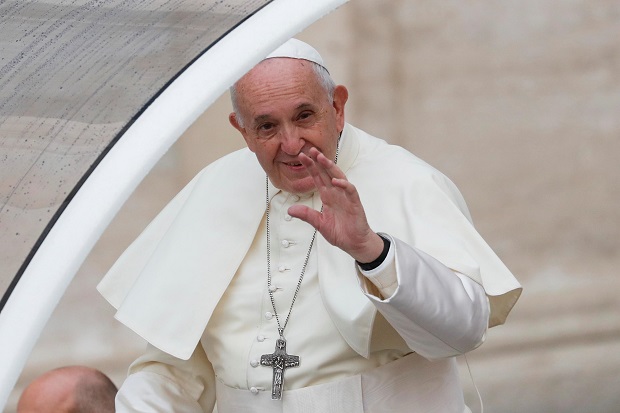 Paus Francis Bandingkan...