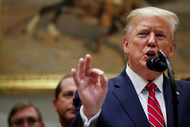 Trump Ampuni 2 Perwira...