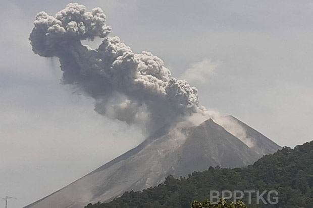Status Merapi Masih...