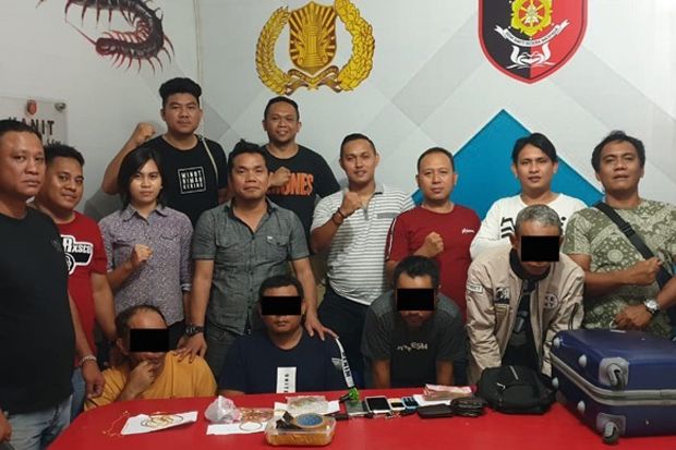 Sindikat Penggadai Emas...