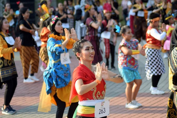 Ratusan Penari Antusias...
