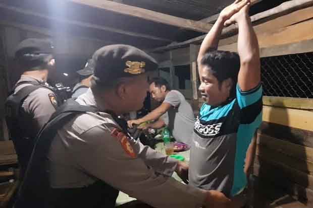 Polisi Jaring Dua Pasangan...