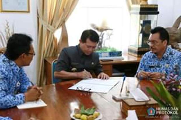 Pemkab Klungkung Serahkan...