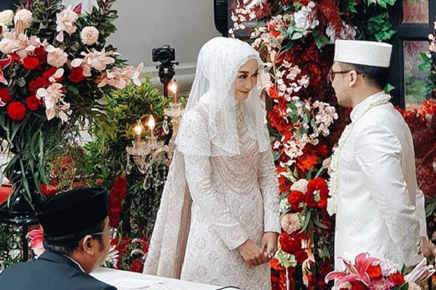 Desainer Dian Pelangi...