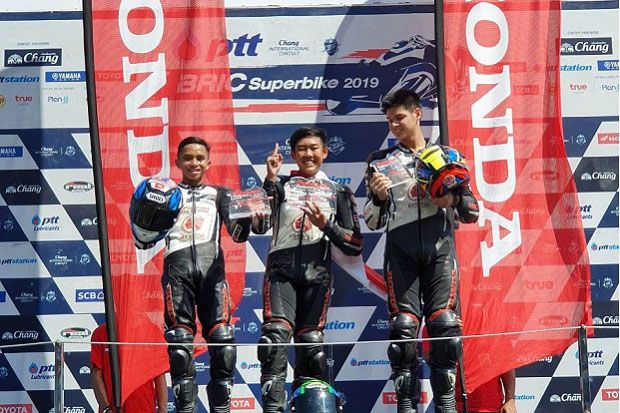 Azryan Dheyo Tampil...