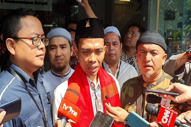 Beri Ceramah, UAS Minta...
