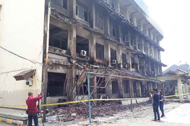 Sekolah Hangus Terbakar,...