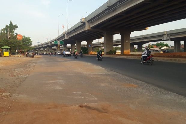 Parkir di Kolong Tol...