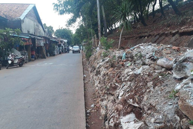 Turap di Jalan DI Panjaitan...