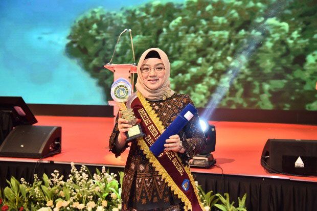 Yuliana Fasha Raih Penghargaan...